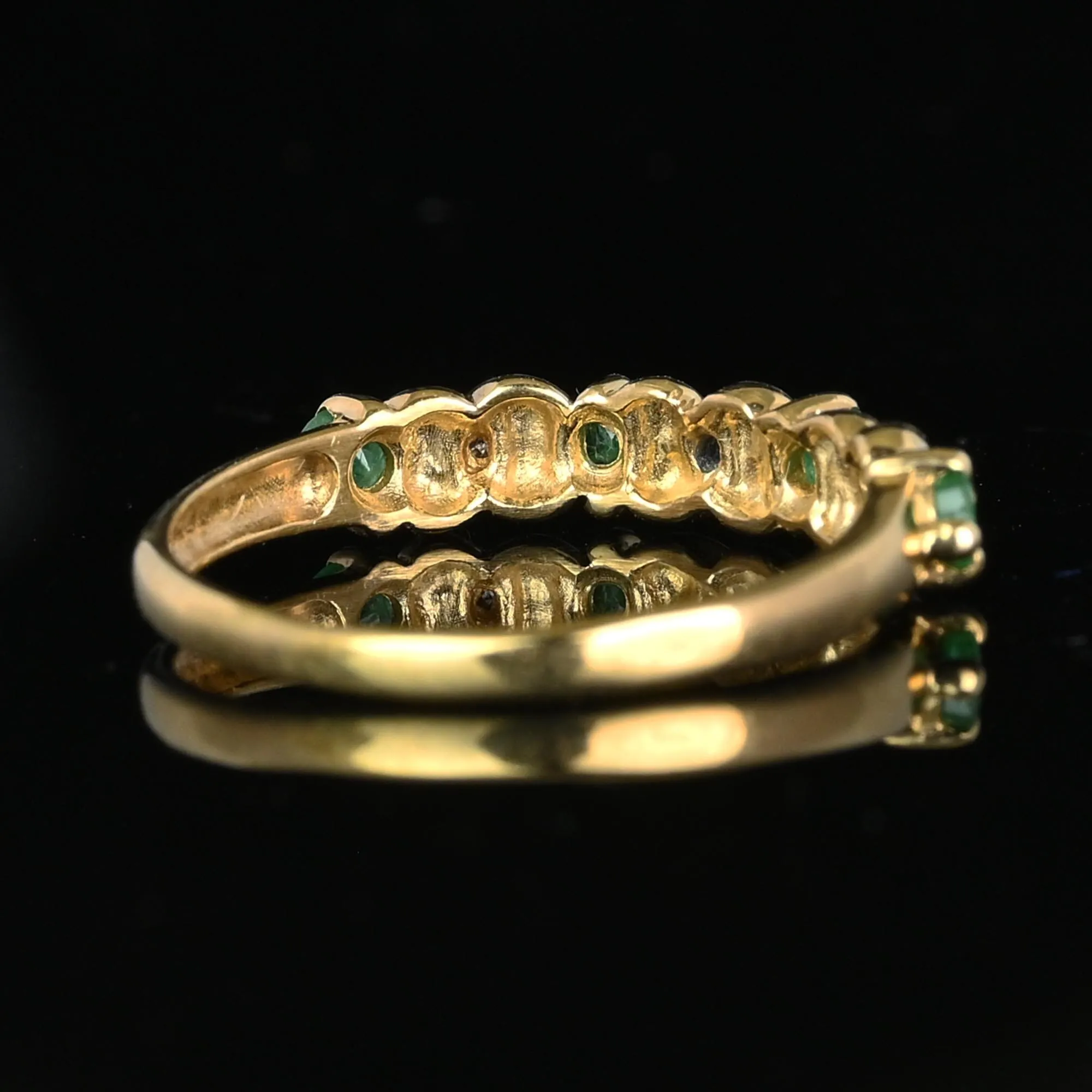 10K Gold Ribbon Design Diamond Emerald Ring Band