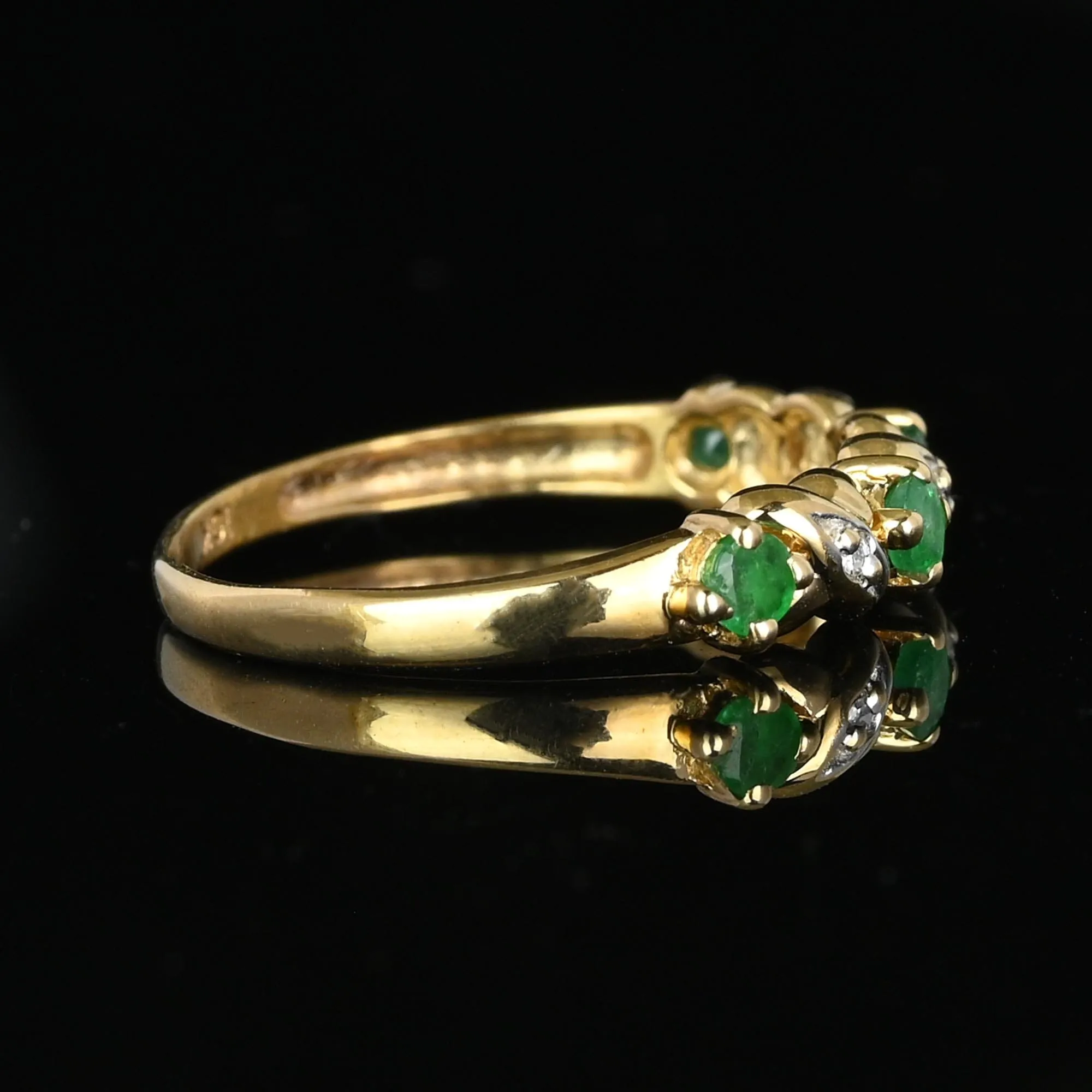 10K Gold Ribbon Design Diamond Emerald Ring Band