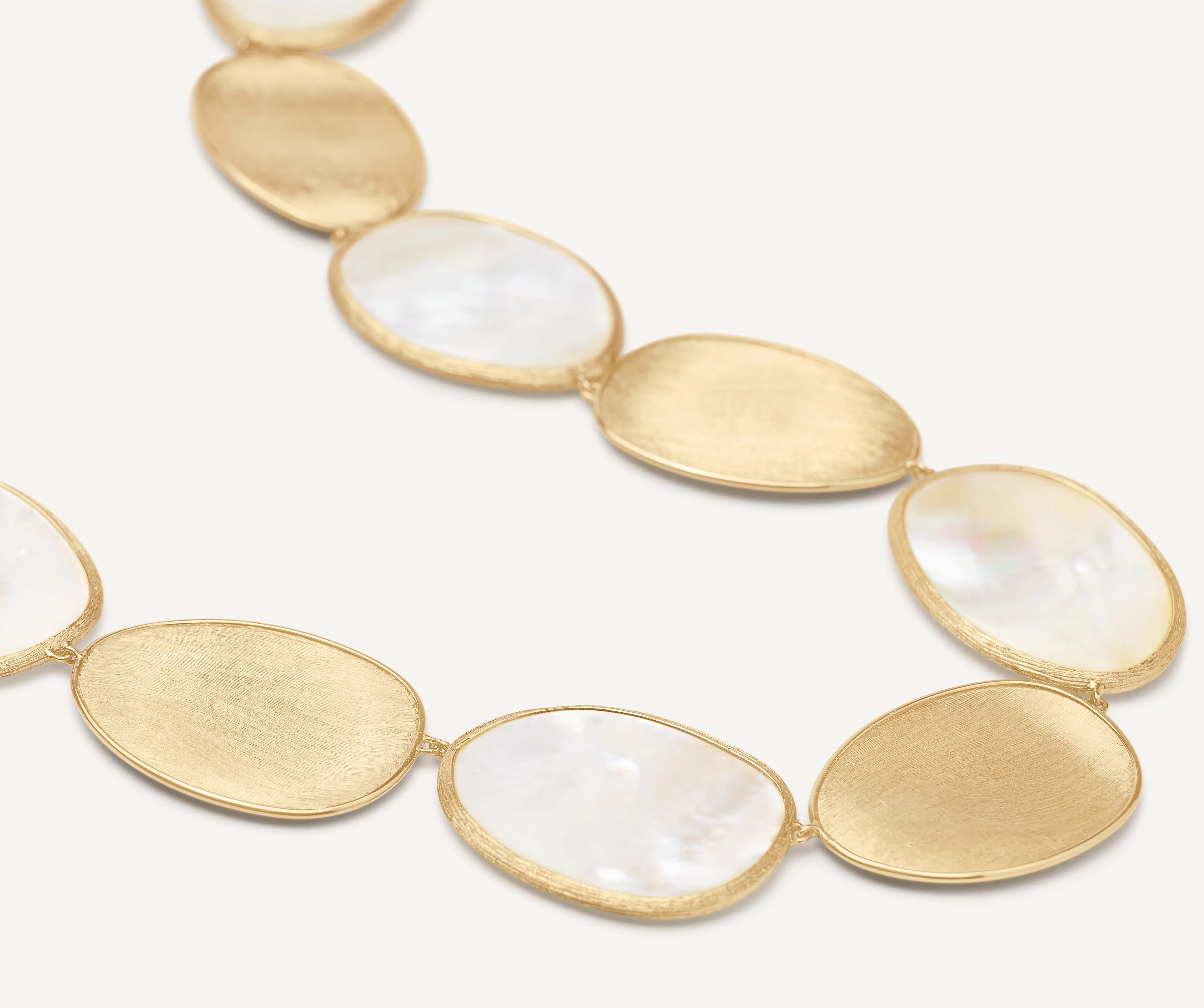 18K Yellow Gold Necklace with Mother of Pearl