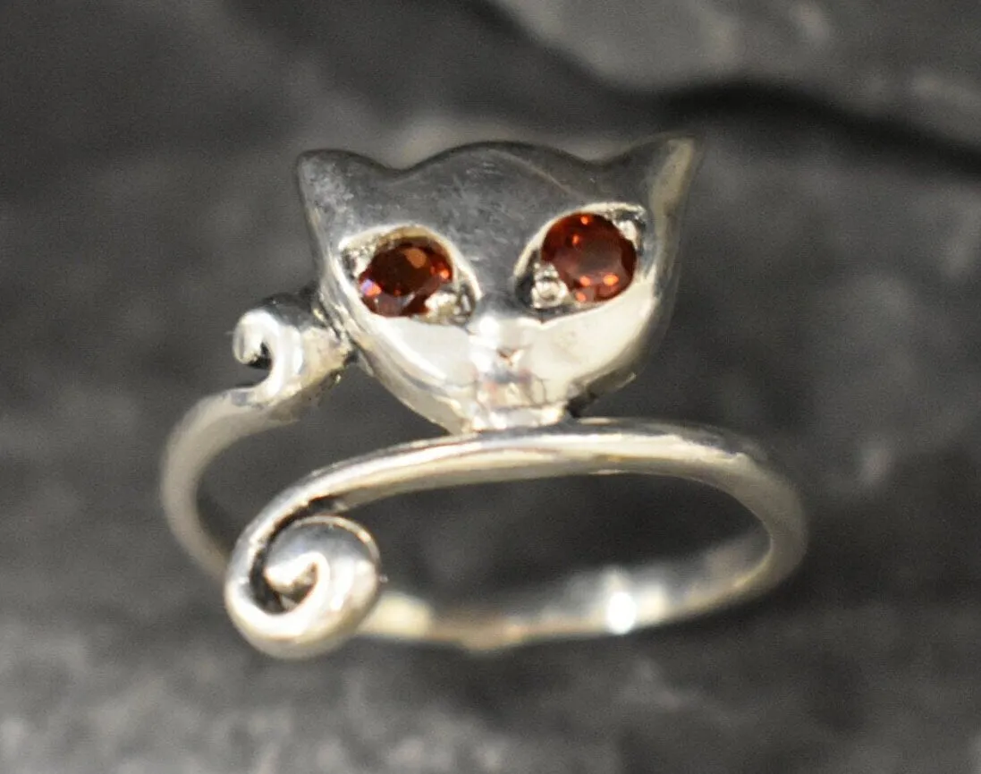 Garnet Ring - Silver Cat Ring - Vintage Cat Ring