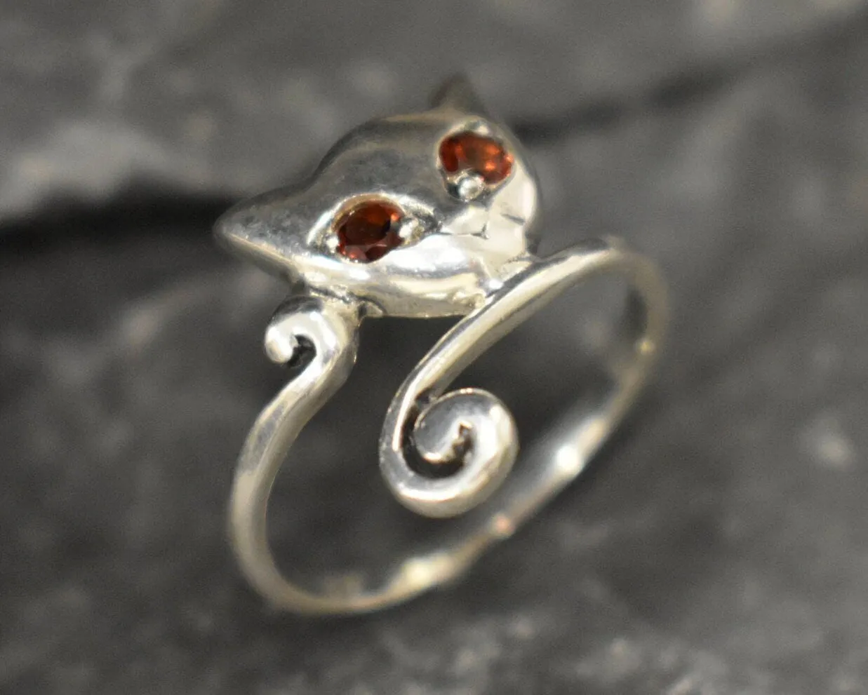 Garnet Ring - Silver Cat Ring - Vintage Cat Ring