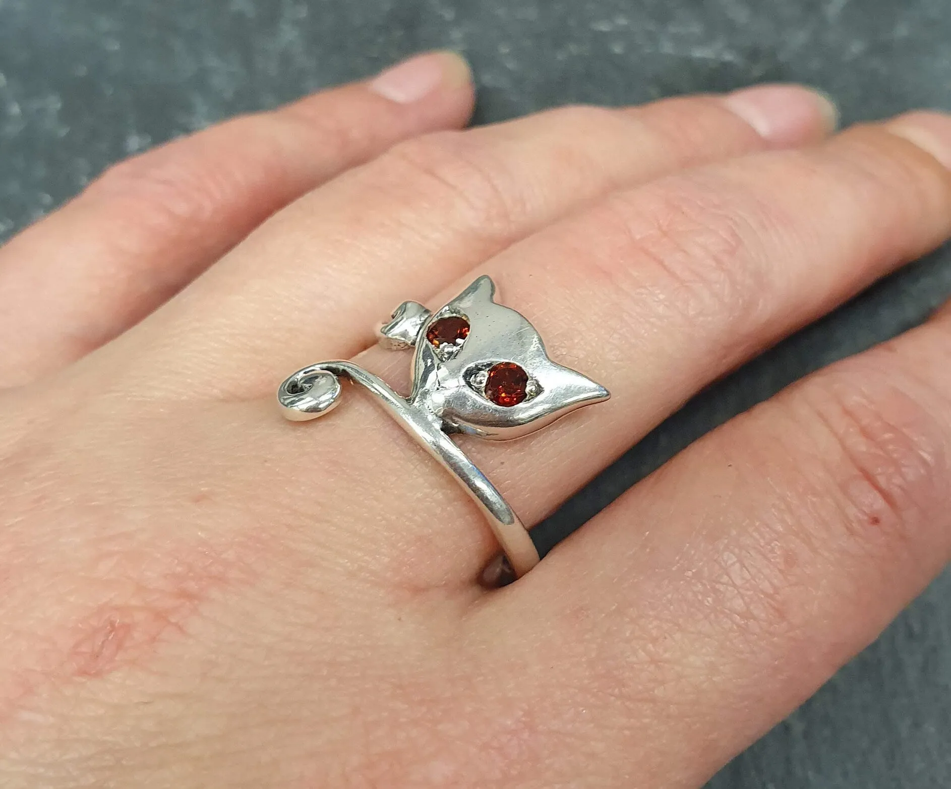 Garnet Ring - Silver Cat Ring - Vintage Cat Ring