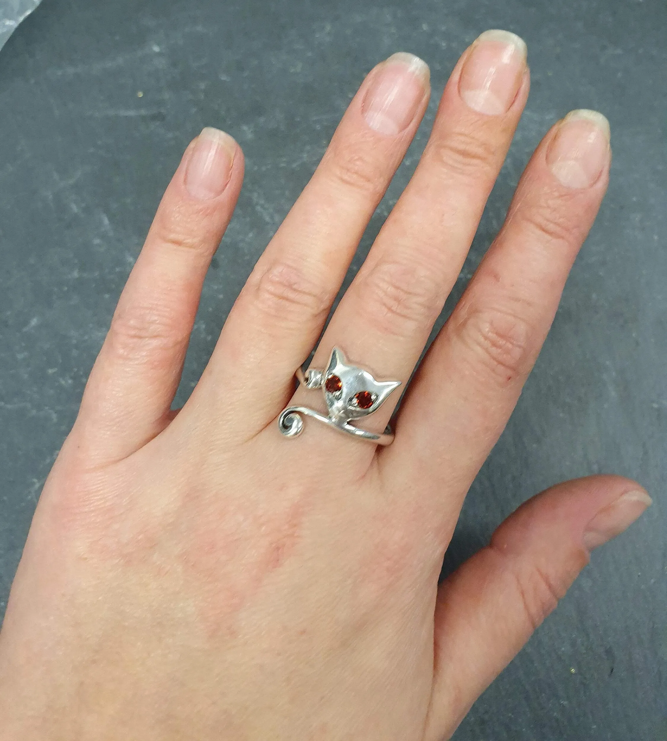 Garnet Ring - Silver Cat Ring - Vintage Cat Ring