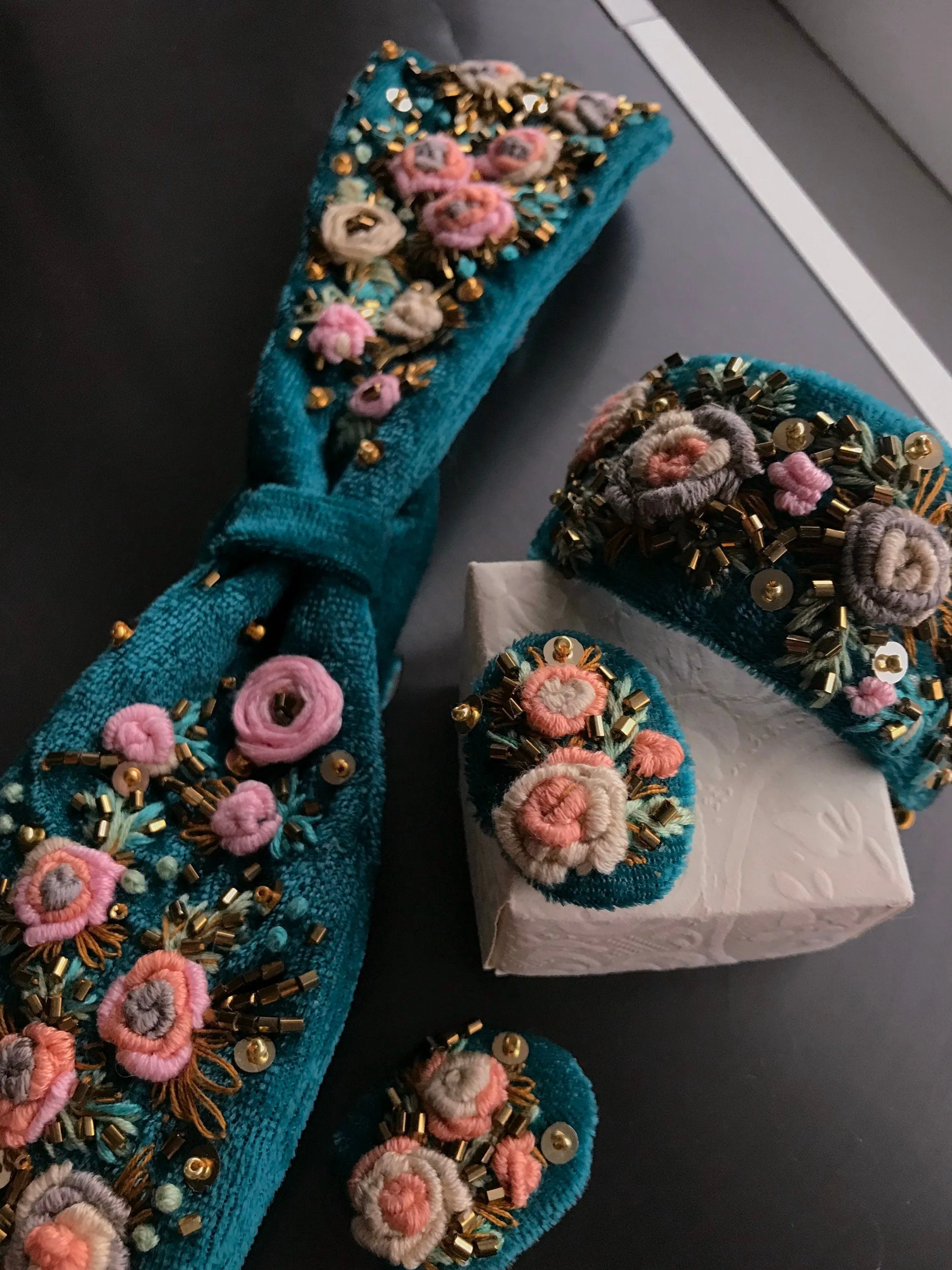 Green velvet set of headband, bracelet and earrings