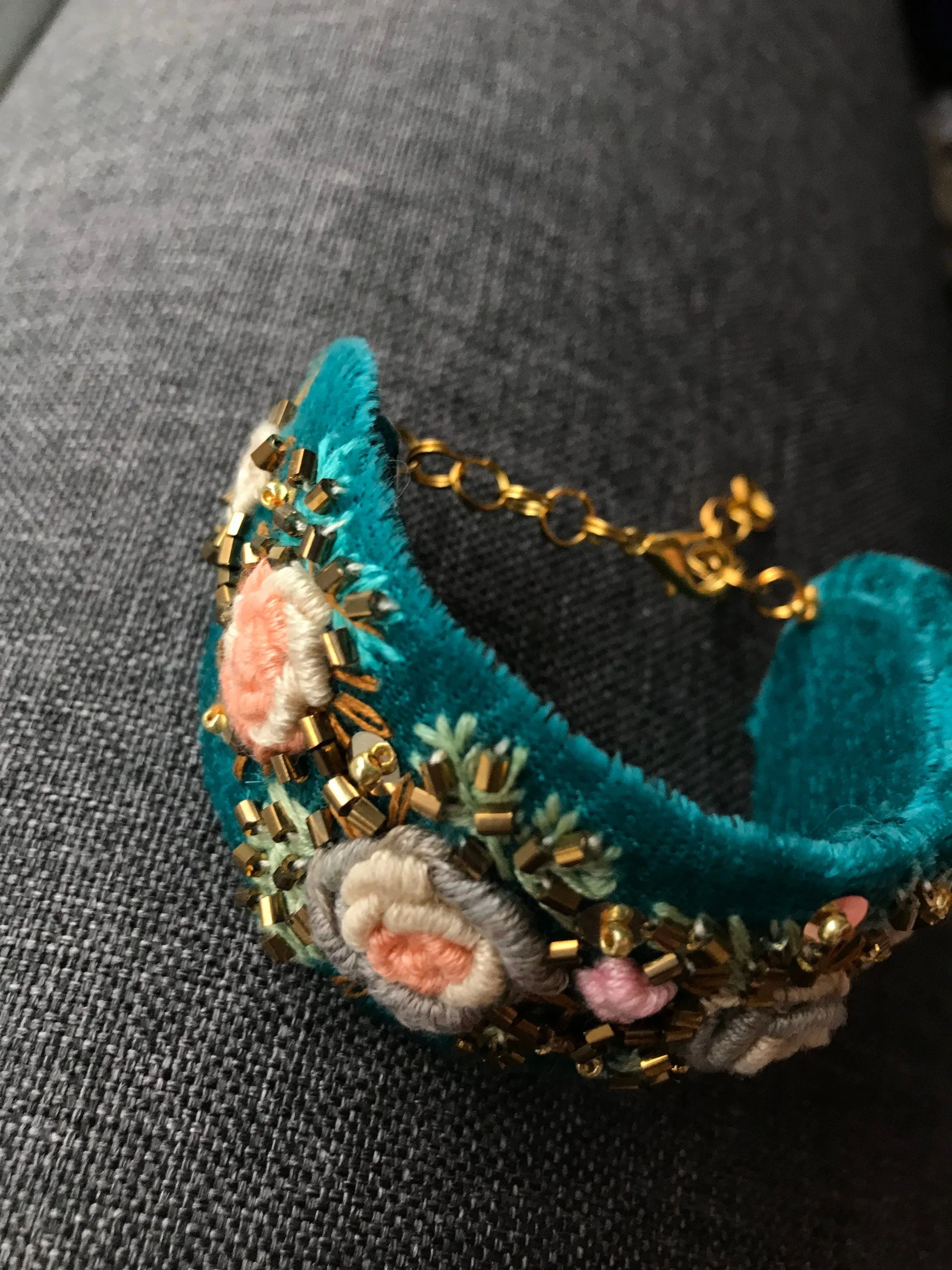 Green velvet set of headband, bracelet and earrings