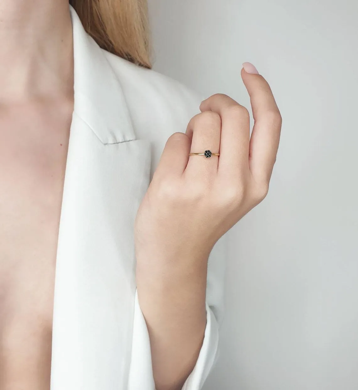 Minimale Ring With Black Diamonds