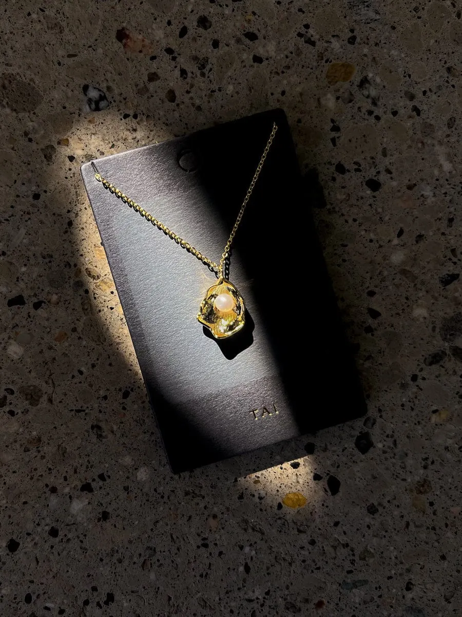 Venus Pearl Necklace